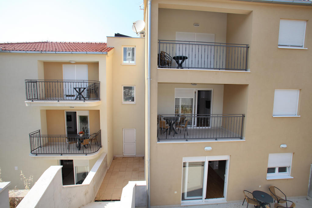 Villa Iris Apartments Seget Vranjica Exterior photo