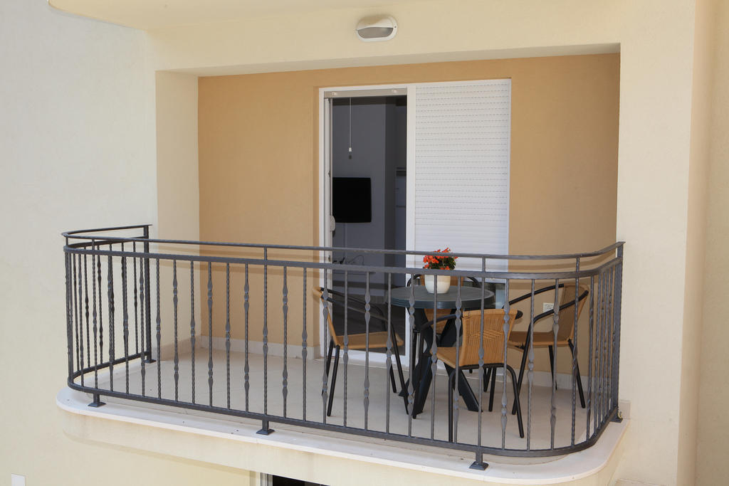 Villa Iris Apartments Seget Vranjica Exterior photo